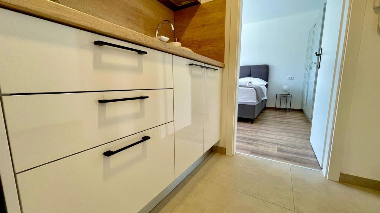 סיני Studio Apartmani Kaja I Iva מראה חיצוני תמונה