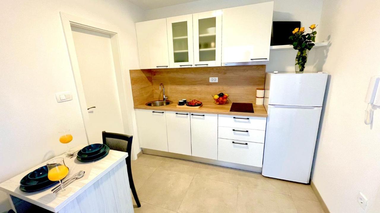 סיני Studio Apartmani Kaja I Iva מראה חיצוני תמונה